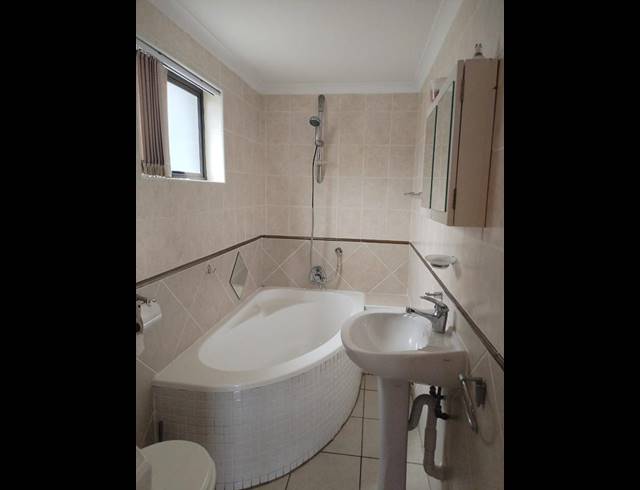 2 BEDROOM PROPERTY TO RENT IN MANABA BEACH